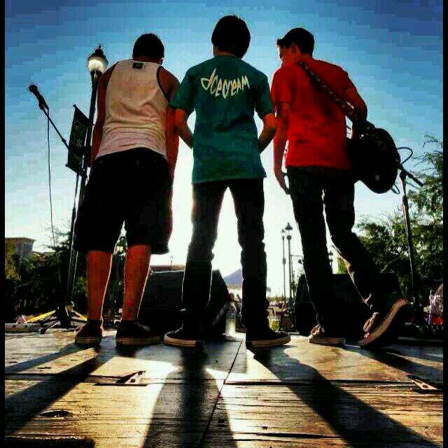 Promotion team for pop-punk band High Voltage :) Twitter: @TheHVBand YouTube: http://t.co/ldyEH6cFgi App- High Voltage band
