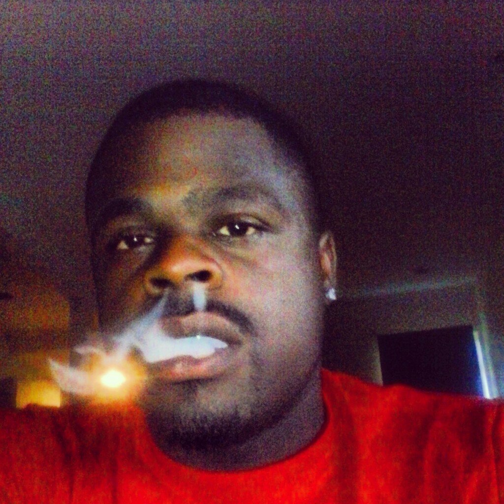 I just like to chill and talk vibe if you can do da same get at
@chiefHunna