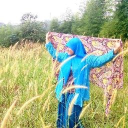 alyadevia's profile picture. no bio no problem :)