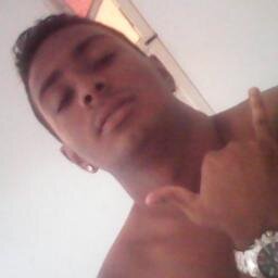 19 anos, corinthiano,2°grau completo , solteiro, paulista,curto 50 cent e variedades do hip hop