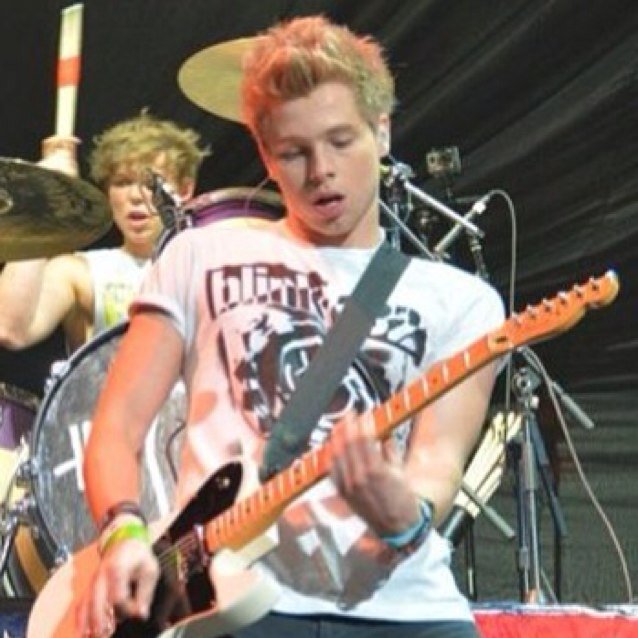 Luke Hemmings gives me chest pains ~Thank you for everything, 5sos~