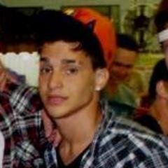 sou uma pessoa que Ama a vida e ama viver..
Sou extremamente carinhoso.e é claro prioridade na minha vida è Deus
e familiaa..segue ? xD