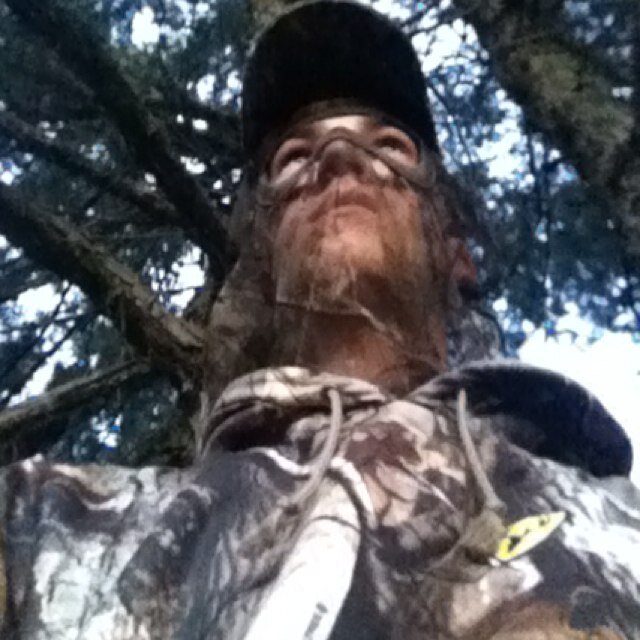 WisconsinBow's profile picture. The average Wisconsin man hunting the field. #Teamford #Teamrealtree #PSE #grizzlysnuff #antiPETA avi is me.