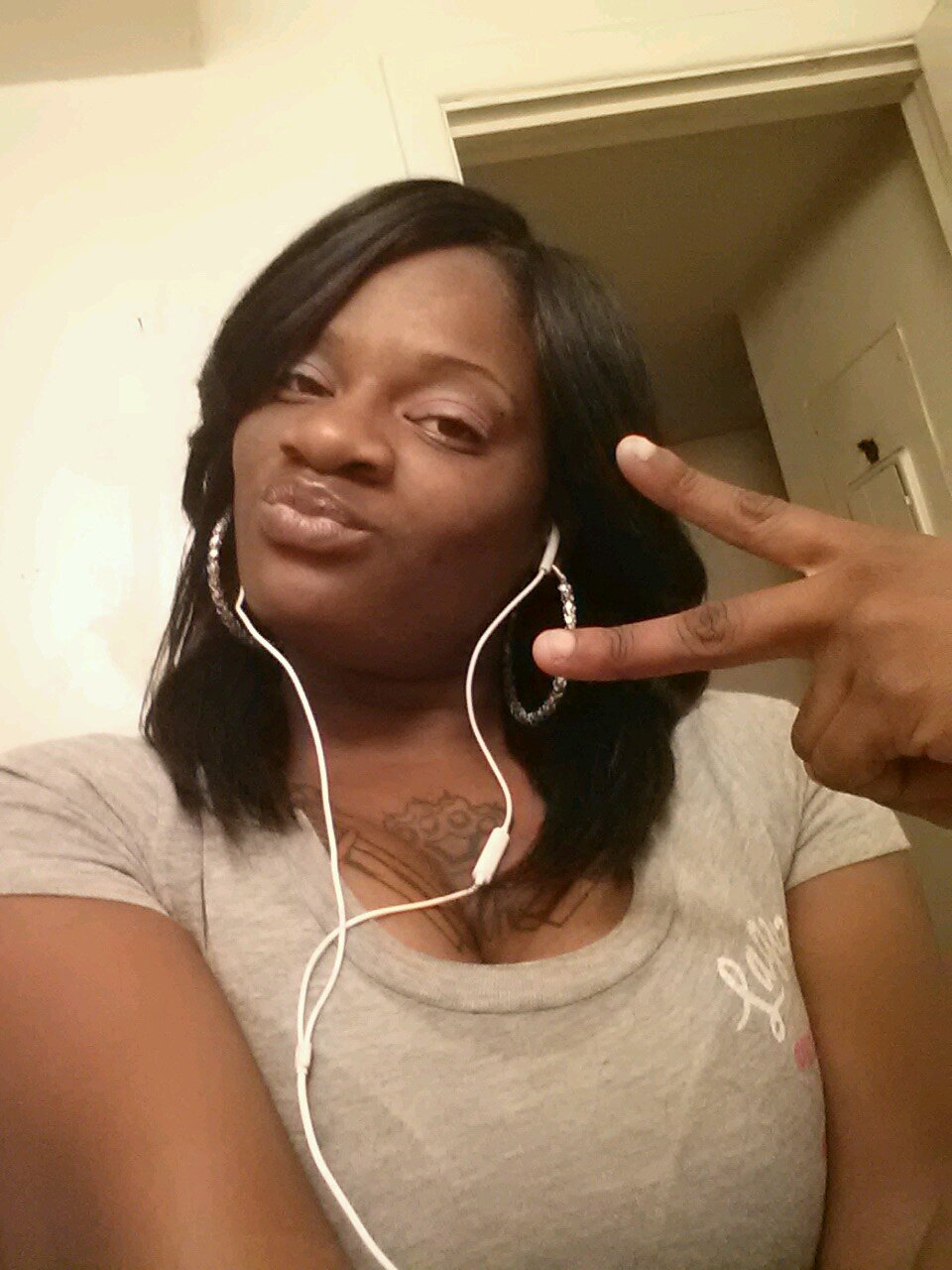 ♡♡LOVING MY LIFE ANY MAN THATS ALL U NEED TO KNW♡♡