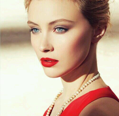The name is Riley Hough, and one day, I know everyone will know it. | Aspiring Dancer. | Best Friend to Audric. | Girlfriend to Gerard. | [OC|Roleplay]