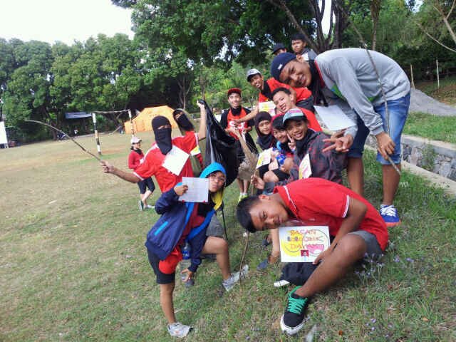 Kelompok Dayak SOCEV Fusion 2013Kami paling gokil..kami paling gila yang terutama kami paling Rasis (buat yang dirasis saja )