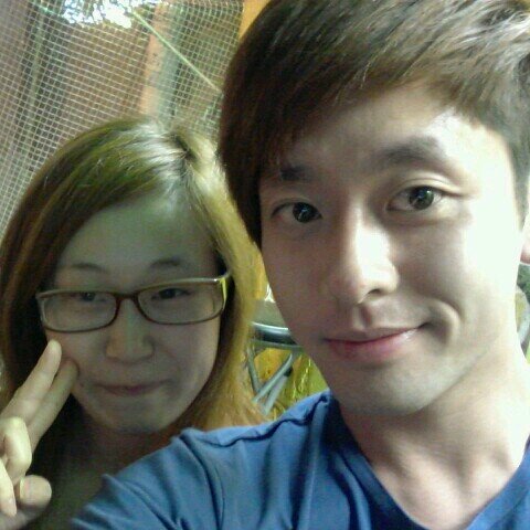 韓流=K-POP全般的に好きです(*^^*)そして赤西夫婦が大好きです(*^^*)気楽に絡んで下さい(^o^)vちなみに自分ゎ←側の方です(_)