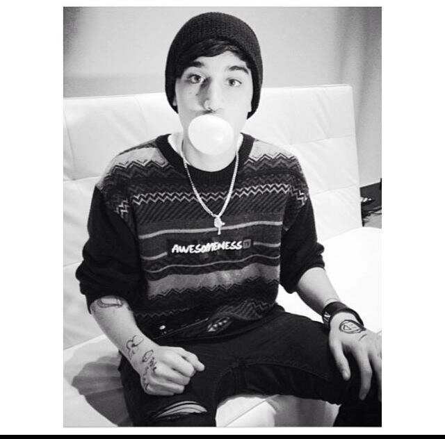 YOU JUST GOT A FREE FOLLOW! PLEASE FOLLOW @janoskiansxo SHE FOLLOWS BACK JUST ASK! FOLLOW HER ELSE I UNFOLLOW AND I CHECK!