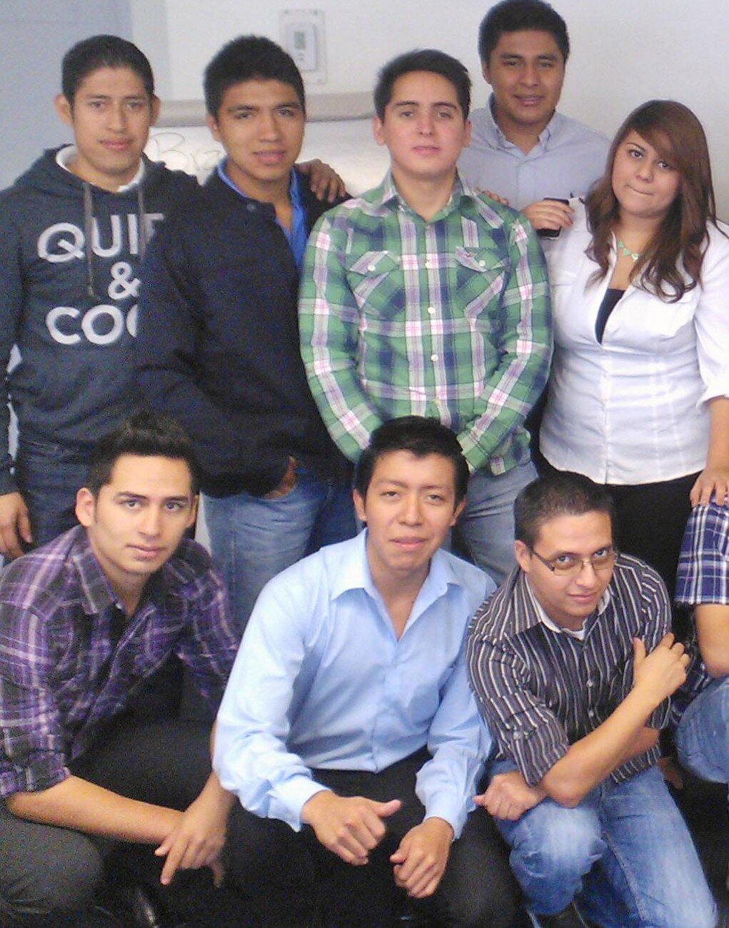 soy divertido, serio, alegre de mente abierta, me gusta la party y la chingadera, conocer cuates y salir O.O