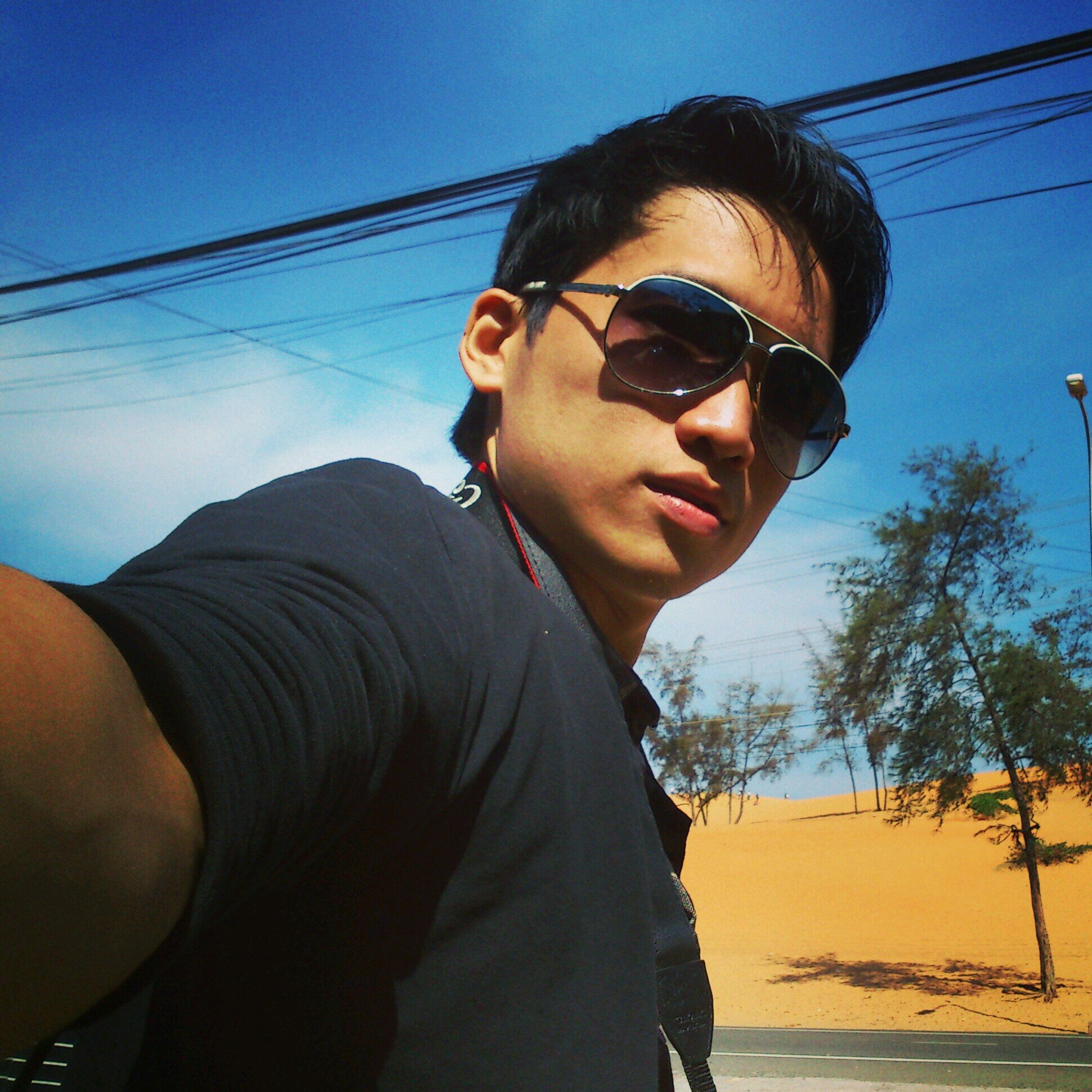 hi there, I like to make friends to all of you guys, i like football, my favorite team is Arsenal, thank you for following me!!!