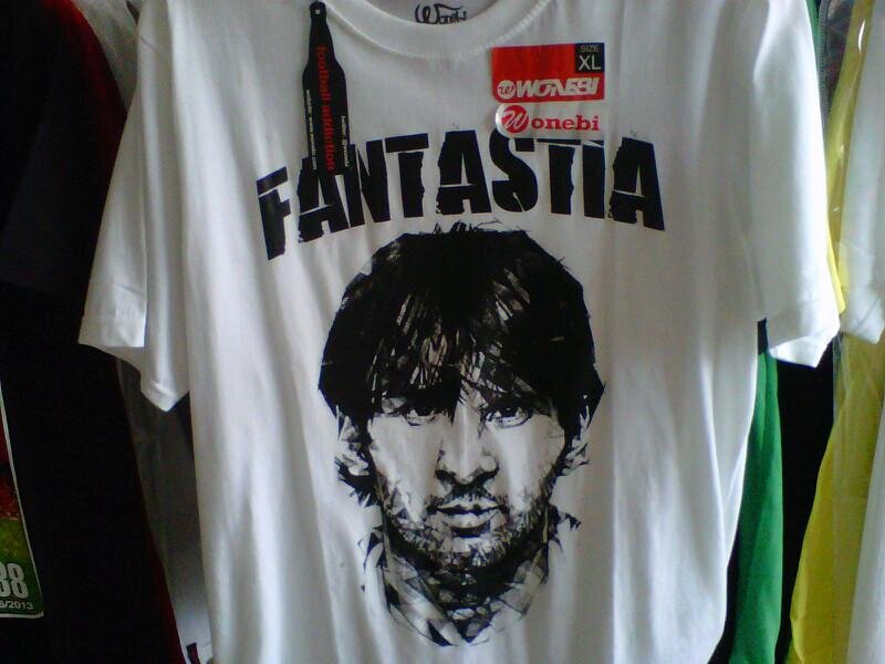 Menjual perlengkapan futsal,jersey,kaos,dan accesories penggemar bola.cek favourite utk readystock.WA:08812036138.pin bb by request via DM or mention.