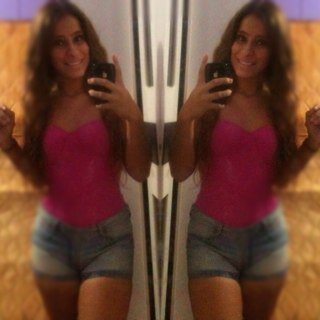 I'm Rebeca Miléo. Divertida e louca / Directioner e Rushers e com orgulho algum problema ? Amo amo muiiiiiiitooo o Harry Styles ❤