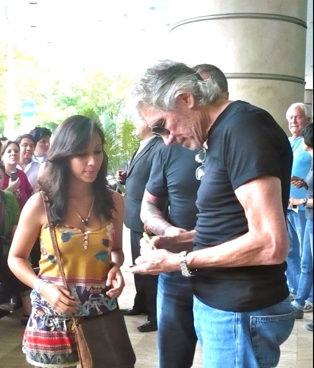. Pink Floyd. .Leer. Syd Barrett.The Wall. Roger Waters. Messi. Barcelona.Pumas. Fuma del Humo y Sana. Peace & Love.