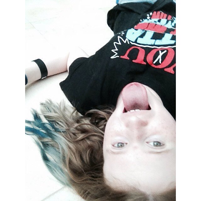 Jess| 14 | Sydney | tbh i probably like all time low more than i like you..|