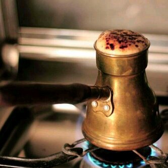 الأحلام أشبه كثيراً بِ سكر نرشه على حياتنا