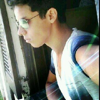 Bipolar, feliz, irônico, amoroso, engraçado, palhaço, romântico, carente, Cristão e o amor da vida da Mamãe =] bjoo.