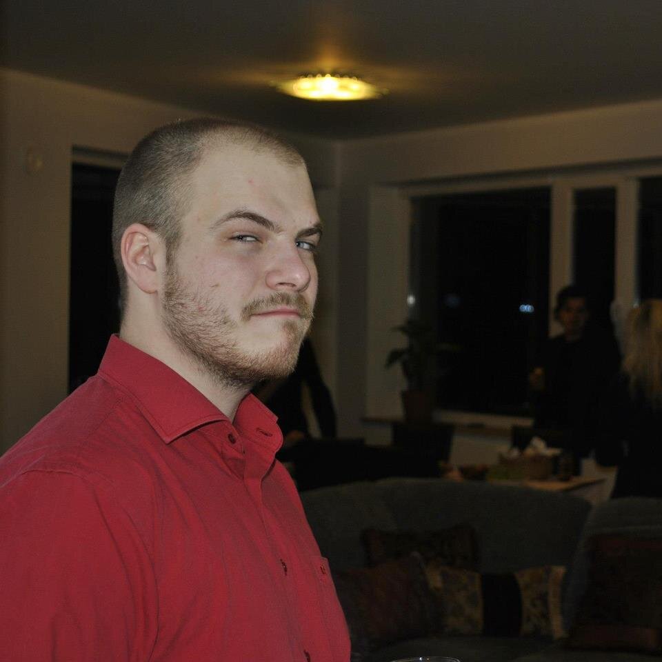 Guitarist and songwriter. Sound engineer/producer at UxCx Productions. Ice hockey fan and IT professional.