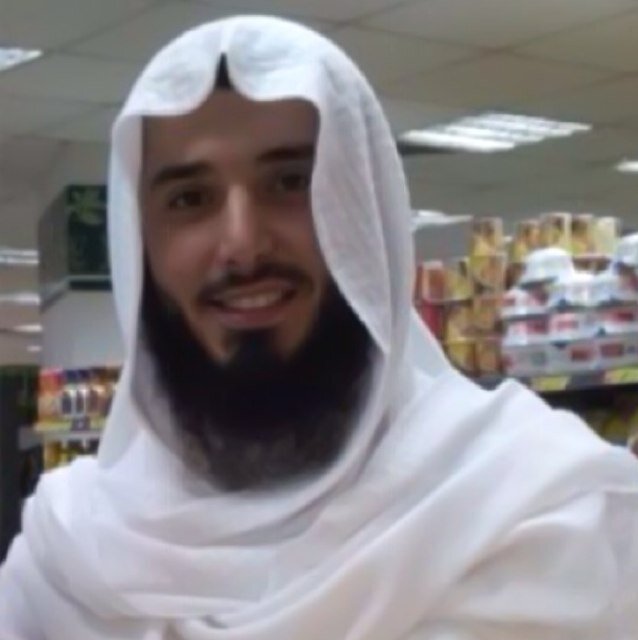 أعتني بإعادة تغريد ما يعجبني من الأقوال