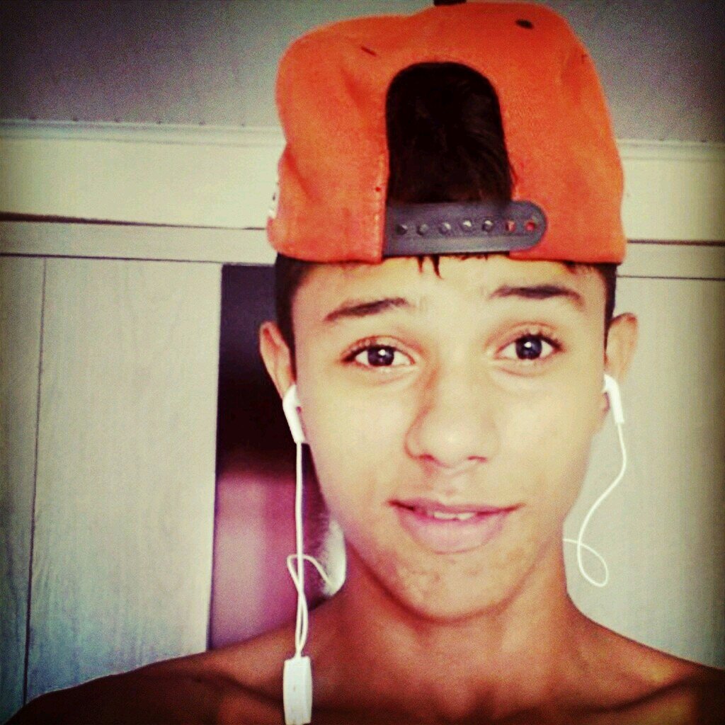 só um boy feliz