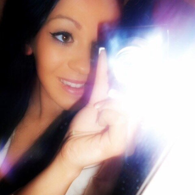 Smile loads, love doughnuts, will tweet trash!
