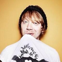 Ronald Weasley.Auror y ex-guardián.
@_HermiioneG es solo mía.Padre de Rose, Hugo y Emma.Gryffindor. Harry Potter es mi mejor amigo.Ginny, enana. #HpRolGames