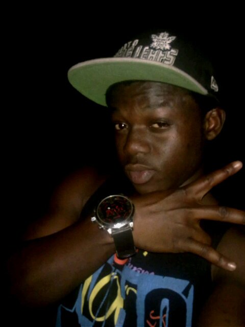 Am A Simple Dude Of My Own Hustling Day And Night Make Up My Dreams Come True ..Hit A Fellow To Know Me More ..#TEAM #TDRE