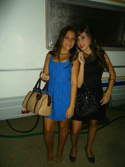 Princesas que no saben en que cama se dejaron su corona... No soi perfectaa, pero si feliz :)