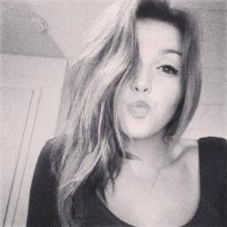 Hi guys, I'm from Canada and i'm 17yo, I am a singer, and I love what I do, I also follow back !