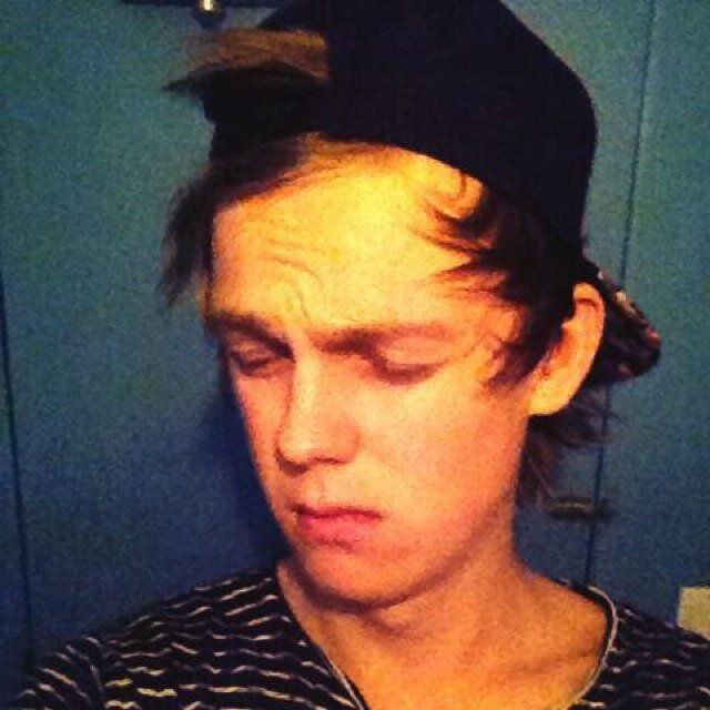I just gave you a free follow. now go follow  @Fuckablecaylen  or i'll unfollow you.