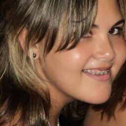 • 'Biografia {?}
Fala sério! Como vou resumir minha
vida aki no twitter?
;P