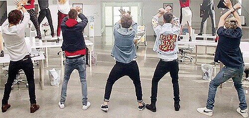 ♥ Hiiiiiiiiii,  i just followed ü.  So Please Follow  @LirryxLove   & @CrazzyAboutZayn & @IvonaLittleMix  .. those DIRECTIONERS will follow u backkk.. LYSM ♥!