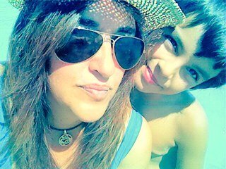 Vive y deja vivir. Yo soy yo y mis contradicciones. Aprendiendo algo nuevo cada día. Me gusta el mar, mirarlo y estar ausente...
