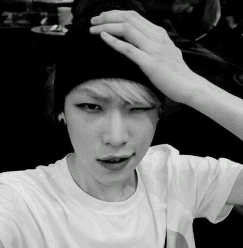 W h o   a m   i ?  มาทำความรู้จักกันมั๊ยคนดี