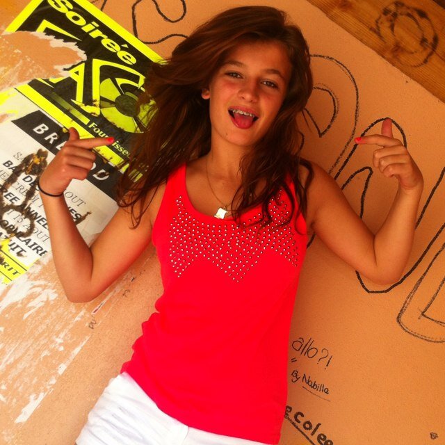 #Shimisoldiers#Julie 14 ans Mérite d'etre suivie, appuie sur le bouton Suivre ;)Fan de Shy'm :D && Nabilla
