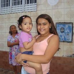 .  fé em Deus yn' , 12 anos , estudante , amo chocolate , treloso , doritos , e etc  . e ' irmã de @alicia_novais , s2 .
