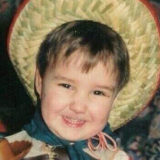 follow @ohhelloharry bc i gave you a free follow.