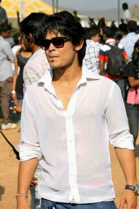 A huge Kunwar Amar lover - Follow my hero https://t.co/arbAKbKWr0