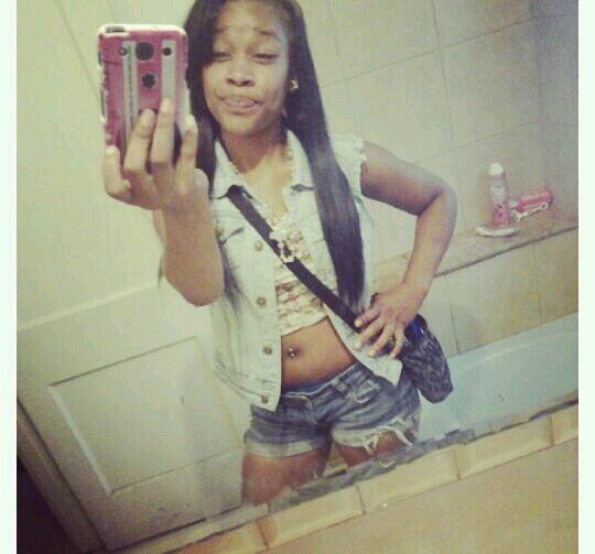 I KANT REALLY TRUST BXTCHESS SO I GOTTA WATCH EM #TEAMSINGLEEEE #NOCUFFIN #BADDIEEEE FUK AHH FRANN I'M SOLO I JUSS NEED SUM REAL SHXT ON SUM REAL SHXT FR.!!!!
