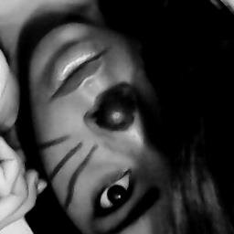 Sargitariana, ciumenta, estranha, bonita, integente, menina de fases, doida, nojenta, chata, implicante, mais quando eu amo, amo de verdade *-*.....
S2.....