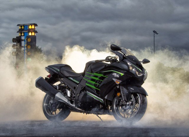 I love riding my crotch rocket and my friends motorcycles. I love to dip, drink, and everyonce inna while smoke pot. Like Chicago bears. Rate dip and smokes.