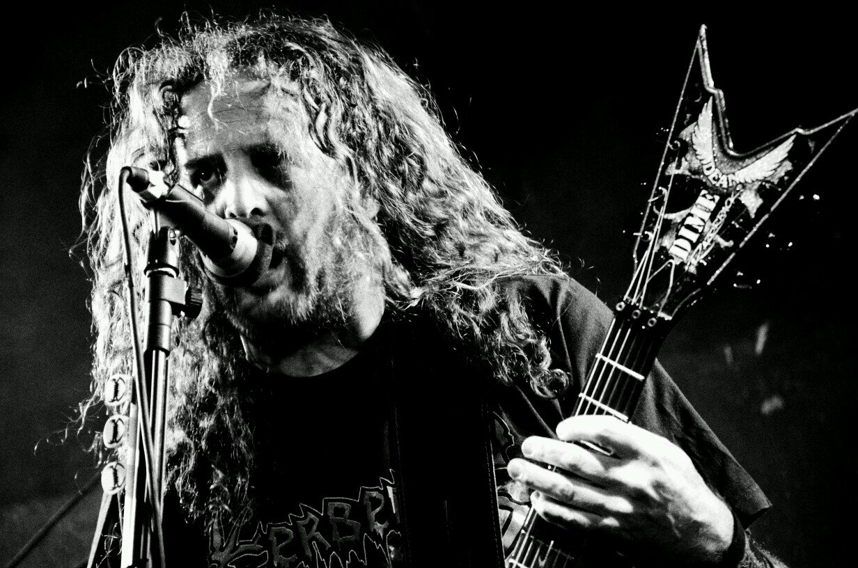 Desde 1994 aportando mi grano de arena al crecimiento de la escena metalera nacional con CERBERUS. Agradecido de todos los chascones. Stay Brutalized !!