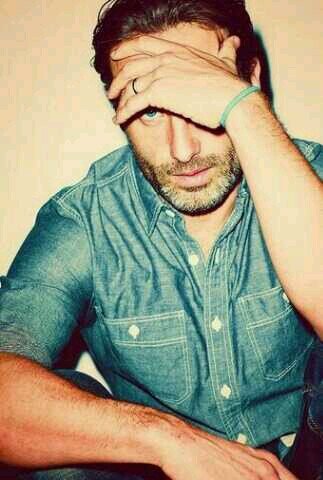 This account is for fans of Andrew!! He doesnt have twitter! Esta pagina esta hecha para fans de Andrew. El no tiene twitter.