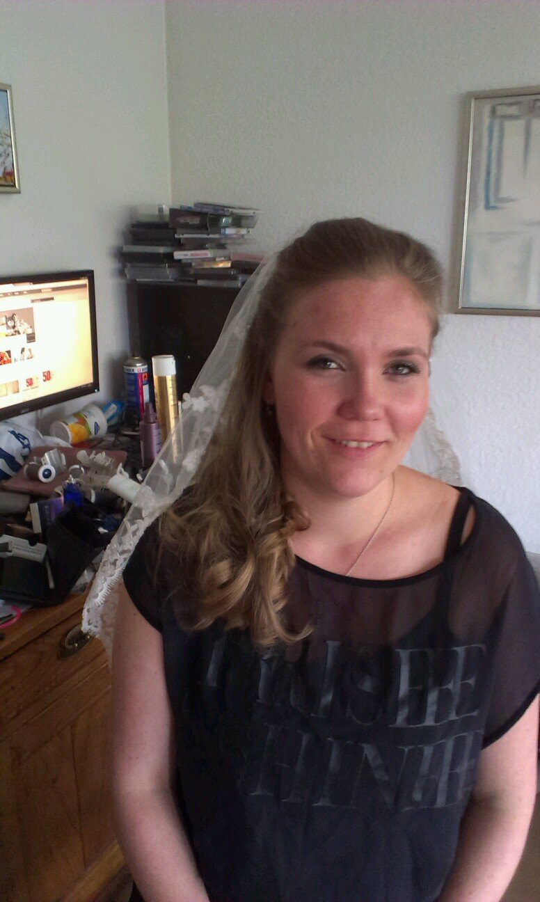 I'm 28, a danish backingvocal, a nurse, the mother of twins from jan09 and a huge THATTER! #Progresslive tour 15/07/11 - Loved it!
I'll follow back...