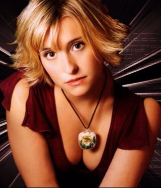 My name is chloe works for the daily planet. clark has a secret that the world was not ready for .my cousin is lois lane . Smallville#RP single all alone.