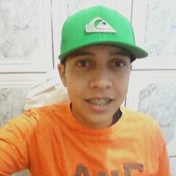 Um moleque que sonha em ser um grande MC de Funk. Feliz, Humilde, Batalhador e Filho de Deus.