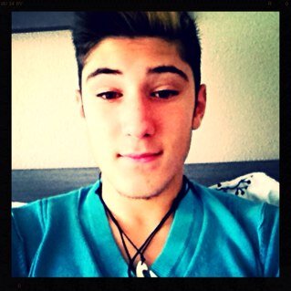 Brofist - thaiboxer - basketballer - skype naam : kayraswagg - mondial college streekweg 2b4 insta : kayraswagg