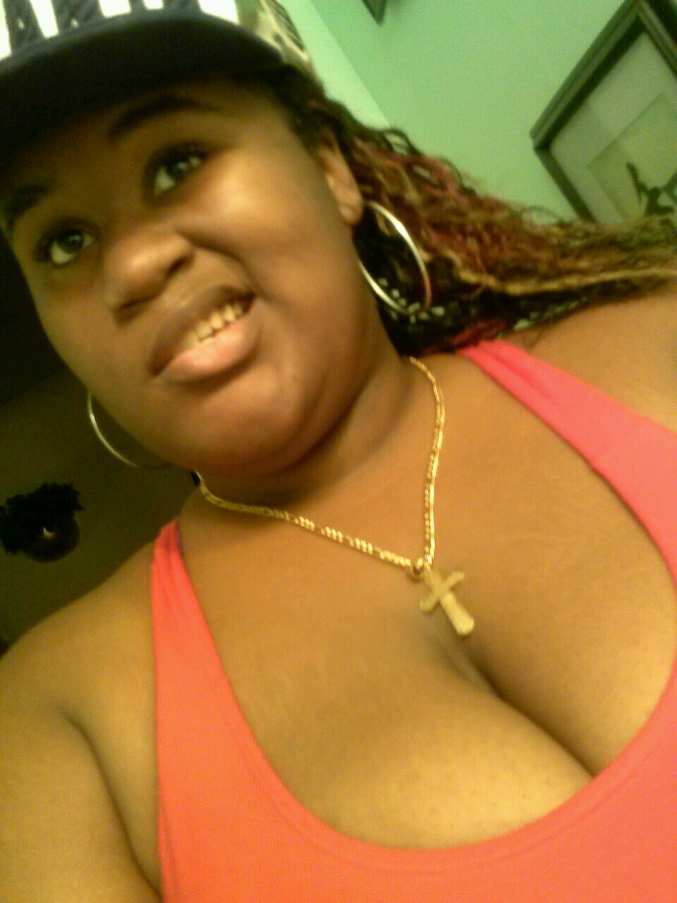 Iam a pretty nice person to talk to not really a drama person love to make ppl laugh n keep a smile on their face n just a loving person all around..