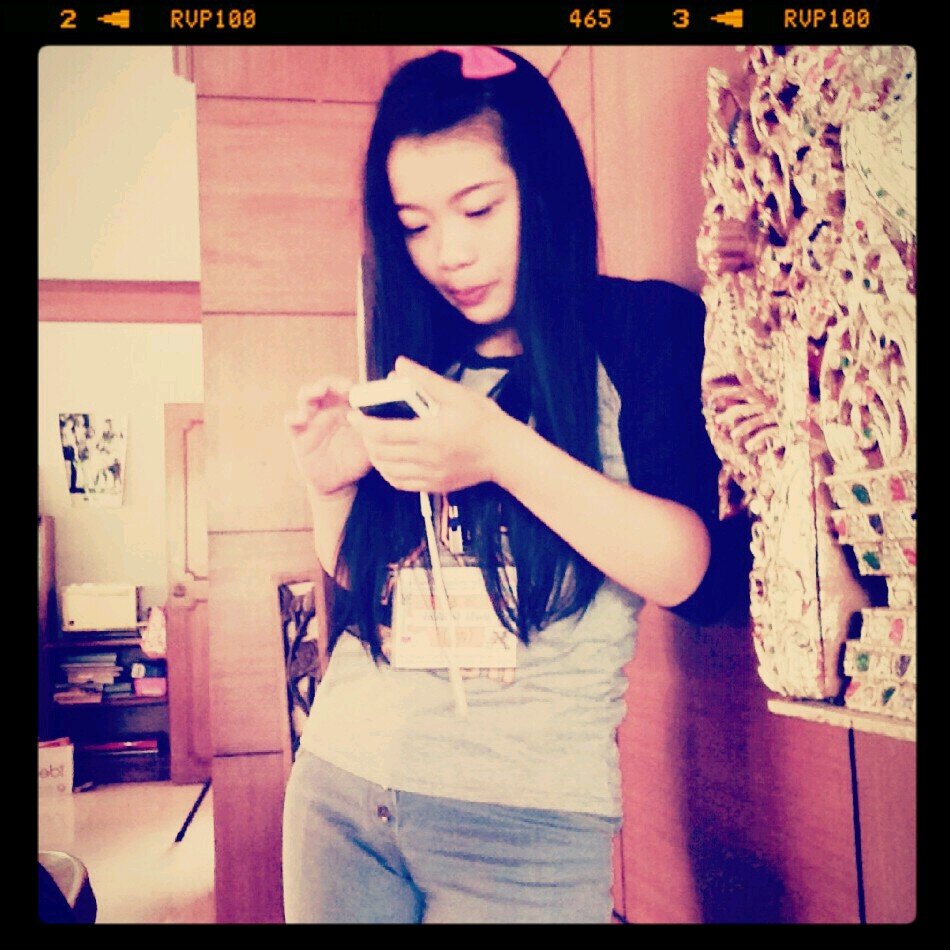 I'm student. live in Chiangmai. I'm a lovely and cheerful.