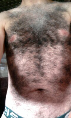sou viúvo, 36 anos, sou pai, branco 1.75m 70kg, olhos e cabelos claros, peito peludo, evangélico sem vícios, discreto e sigiloso, 41 84398027 (operadora oi),