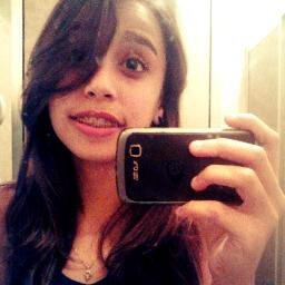 - chata , legal , meiga , meia loira meia morena , patricinha, maloqueira e tudo + ..  ;g
